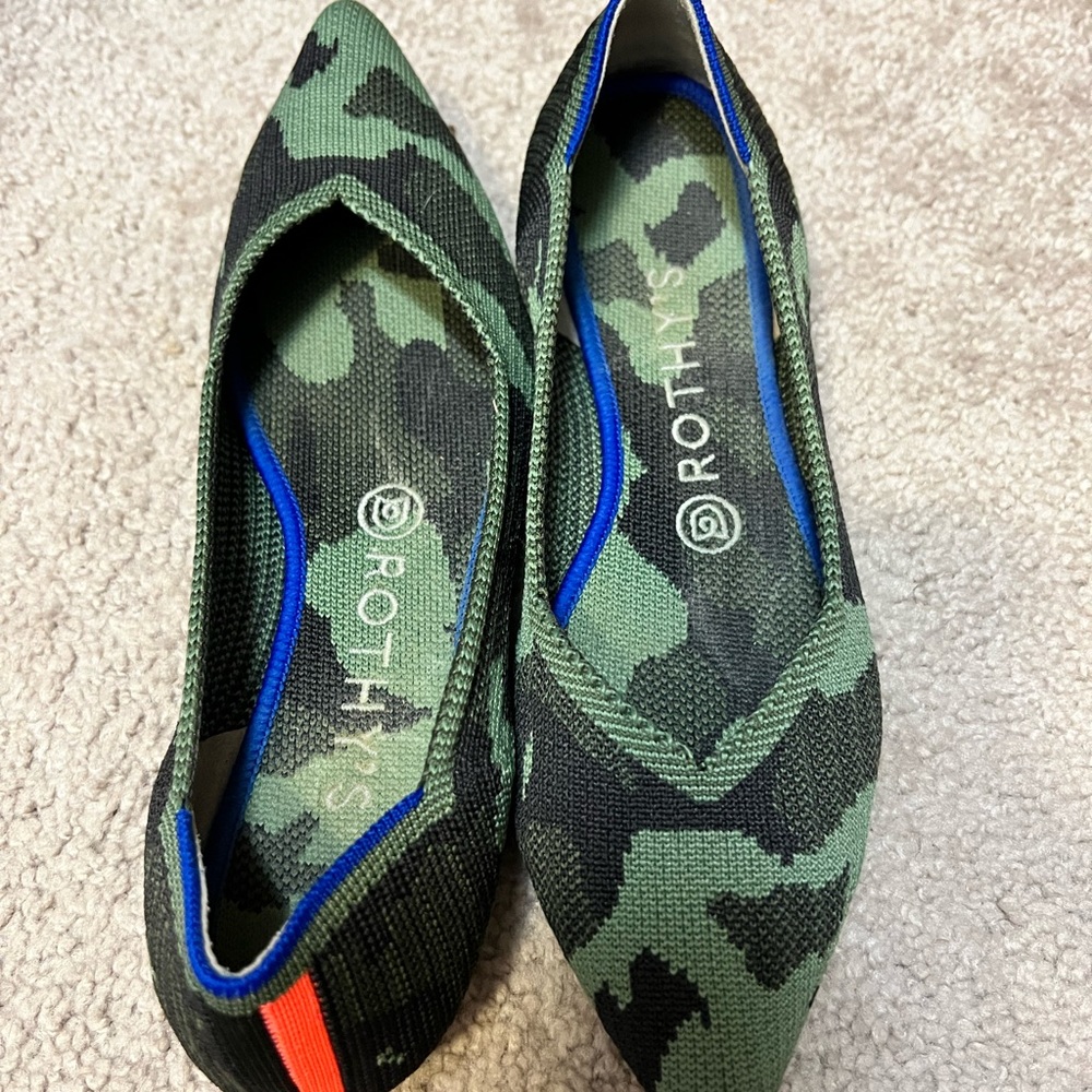 Rothy’s size 8 pointed camo flats